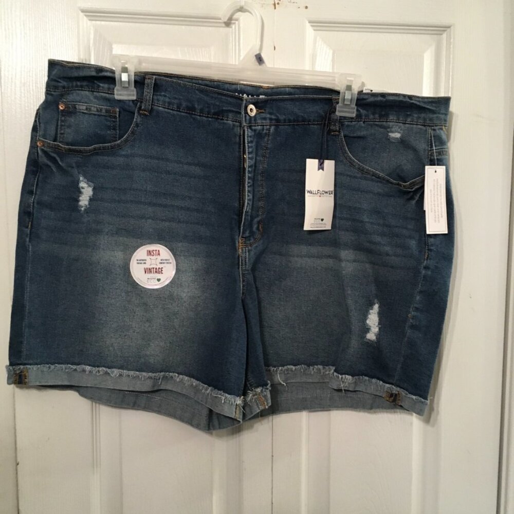 WALLFLOWER Fearless Curvy High Rise Shorty Shorts